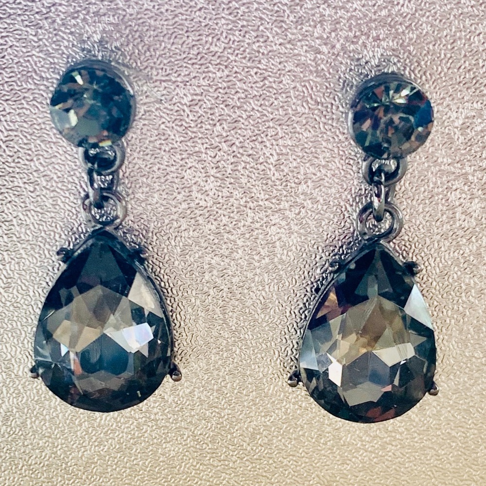Elegant teardrop crystal drop earrings in smoky gray.